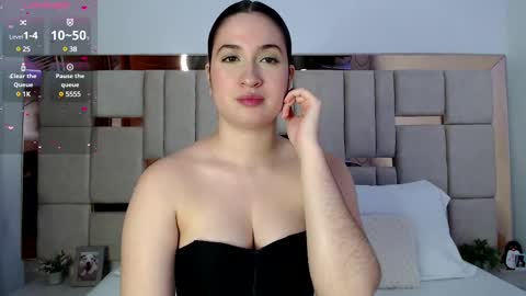 sofiaduque_26 online show from February 23, 2025, 8:44 pm