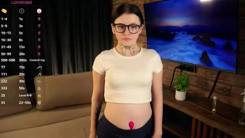 Snapshot of sofiahelberg chatting on April 3, 2026, 7:56 pm Third day here my name Eva online show from April 3, 2026, 7:56 pm