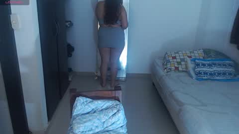 sofiamooon_ online show from November 20, 2025, 1:17 am