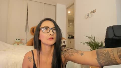 Snapshot of sofiaross1 chatting on February 9, 2025, 2:50 pm SOFIA independent model online show from February 9, 2025, 2:50 pm