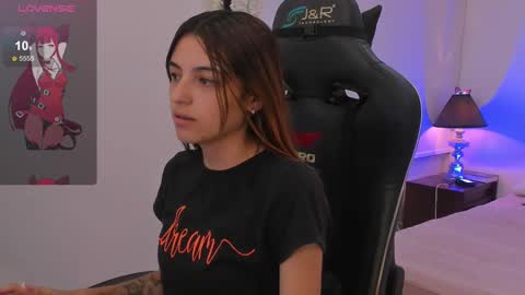Snapshot of sofiarouge_ chatting on March 7, 2025, 8:00 pm Sofia Help me reach 5K followers online show from March 7, 2025, 8:00 pm