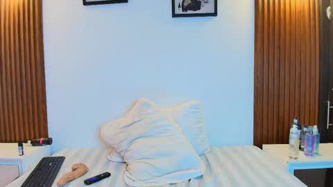   online show from October 23, 2025, 10:30 pm