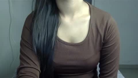 Snapshot of sofie_diva chatting on December 8, 2024, 6:28 pm divya online show from December 8, 2024, 6:28 pm