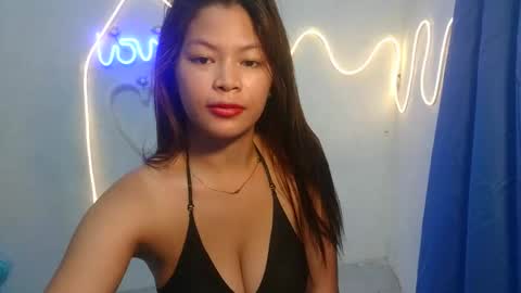sofie_loorexx online show from April 15, 2026, 8:09 pm
