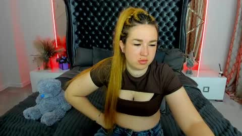 sofii_darling online show from April 18, 2026, 5:00 am