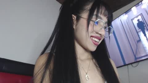 Mia online show from October 14, 2025, 2:51 pm