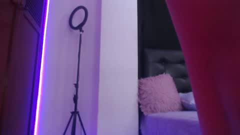 Snapshot of sofiievans_ chatting on December 1, 2024, 9:37 pm   online show from December 1, 2024, 9:37 pm