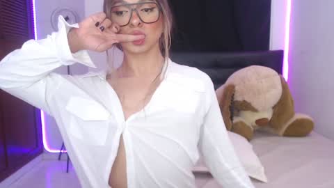 Snapshot of sofiievans_ chatting on December 6, 2024, 10:08 pm   online show from December 6, 2024, 10:08 pm