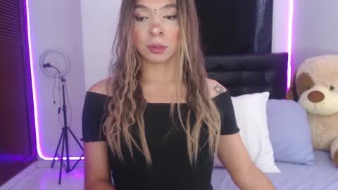 Snapshot of sofiievans_ chatting on January 24, 2025, 9:05 pm   online show from January 24, 2025, 9:05 pm