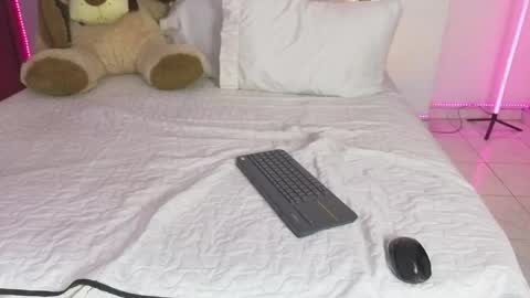 Snapshot of sofiievans_ chatting on April 27, 2026, 9:46 pm online show from April 27, 2026, 9:46 pm