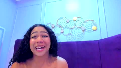 sofiifox online show from November 19, 2025, 7:47 pm