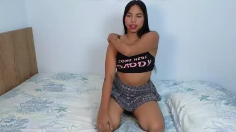 Sofa online show from May 19, 2026, 10:27 pm