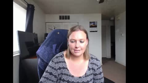 Snapshot of softerpeaches chatting on September 30, 2025, 7:30 pm Rose online show from September 30, 2025, 7:30 pm