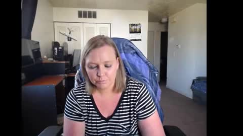 Snapshot of softerpeaches chatting on October 6, 2025, 7:00 pm Rose online show from October 6, 2025, 7:00 pm