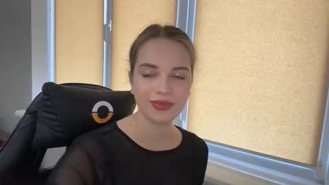 Snapshot of softiris_ chatting on March 23, 2026, 1:48 pm Anna online show from March 23, 2026, 1:48 pm