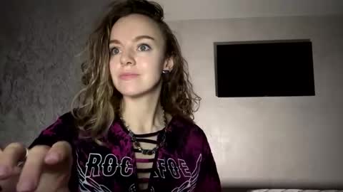 softly_jane online show from October 23, 2025, 6:28 pm