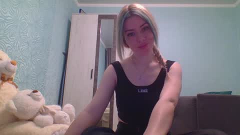 softy_aura online show from April 1, 2026, 5:10 pm