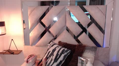 Snapshot of sofy_bonnet chatting on February 6, 2026, 7:17 pm online show from February 6, 2026, 7:17 pm