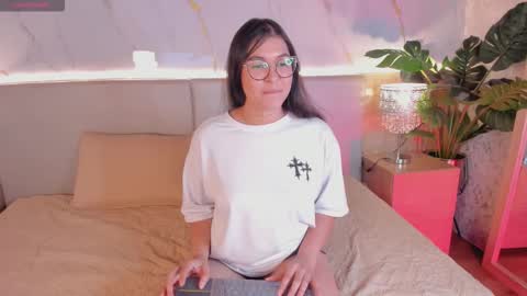 sofy_castroo online show from November 22, 2025, 3:49 am