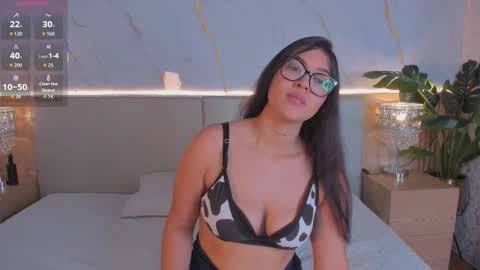 sofy_castroo online show from November 29, 2025, 3:53 am