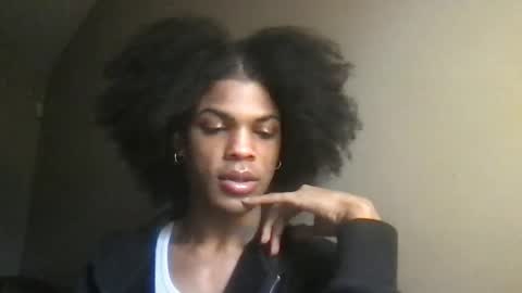 Snapshot of solaceeve chatting on December 4, 2025, 4:05 pm SolaceEve online show from December 4, 2025, 4:05 pm