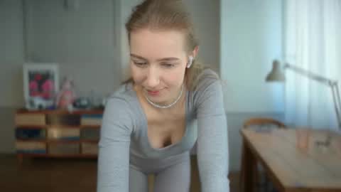 Bella online show from February 19, 2025, 11:06 am