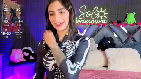 Sol  online show from August 3, 2026, 8:01 pm
