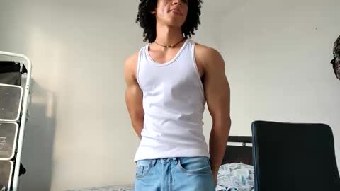Snapshot of solorizo chatting on May 4, 2026, 9:55 pm Hi Im Weller Check my Bio online show from May 4, 2026, 9:55 pm