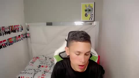 Snapshot of sombra_18 chatting on May 7, 2026, 8:36 pm ESTEBAN online show from May 7, 2026, 8:36 pm