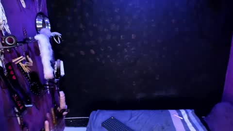 Snapshot of sommer_alexa chatting on February 13, 2025, 8:13 pm Alexa online show from February 13, 2025, 8:13 pm