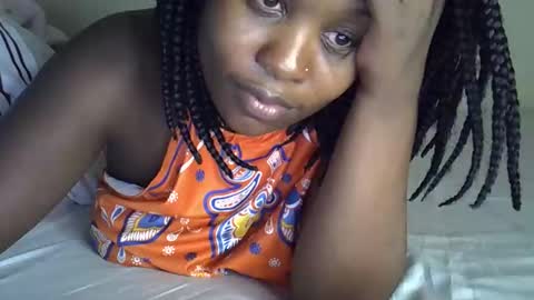 sonnia02 online show from December 4, 2025, 11:02 pm