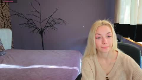 Snapshot of sonnysofia chatting on May 4, 2026, 5:47 am Sonya online show from May 4, 2026, 5:47 am