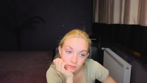 Snapshot of sonnysofia chatting on May 7, 2026, 5:40 pm Sonya online show from May 7, 2026, 5:40 pm