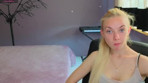 Snapshot of sonnysofia chatting on May 18, 2026, 5:46 am Sonya online show from May 18, 2026, 5:46 am