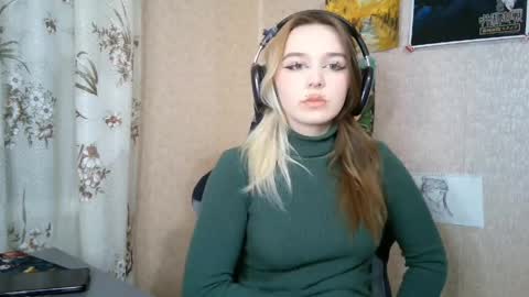 Mila online show from April 19, 2026, 6:10 pm