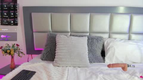 sophi Leone online show from February 17, 2026, 9:10 pm