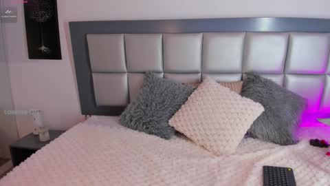 sophi Leone online show from February 26, 2026, 12:04 pm