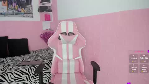 Snapshot of sophi_sweet11 chatting on June 25, 2026, 2:43 pm SOPHI online show from June 25, 2026, 2:43 pm