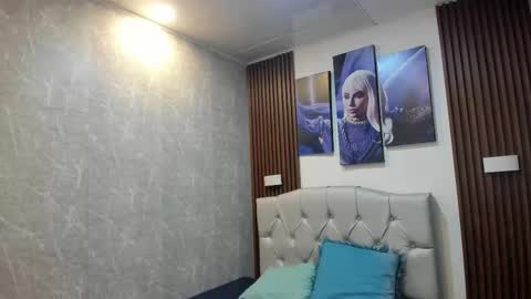 Sophi Thaylorr online show from October 10, 2025, 12:48 pm