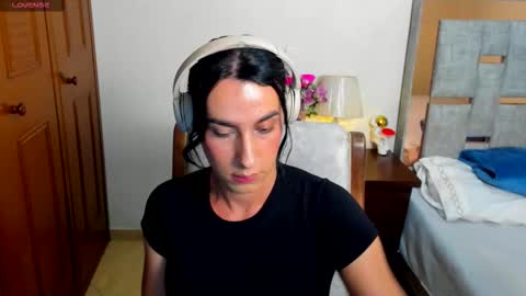 Snapshot of sophia_harry chatting on October 2, 2025, 9:05 am sophia CM online show from October 2, 2025, 9:05 am