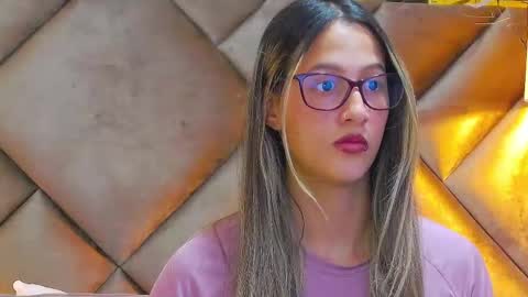 Snapshot of sophia_loreenn chatting on December 14, 2025, 4:23 pm Sofia online show from December 14, 2025, 4:23 pm