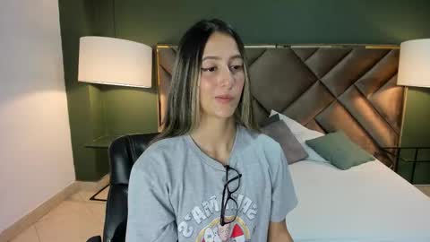 Snapshot of sophia_loreenn chatting on February 4, 2026, 1:50 pm Sofia online show from February 4, 2026, 1:50 pm