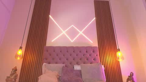 sophia_turneer online show from November 30, 2025, 8:02 pm