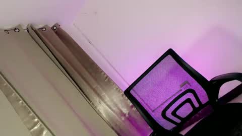 sophia_walker18 online show from June 3, 2026, 4:12 pm