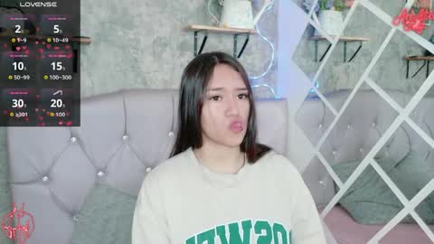 Sophie online show from April 27, 2026, 4:05 pm