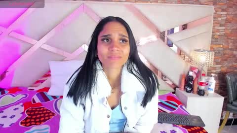 Sophia Paris online show from November 17, 2025, 2:28 am