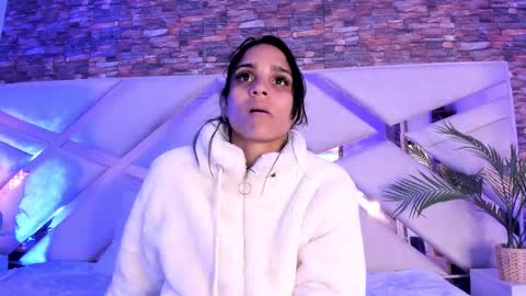 Sophia Paris online show from December 23, 2025, 4:10 am