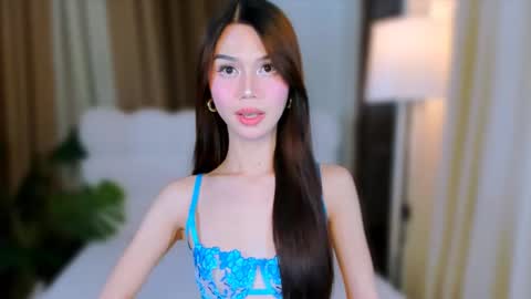 sophiaarmani online show from March 11, 2025, 1:23 pm