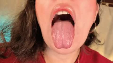 Sophia online show from April 19, 2026, 12:43 am