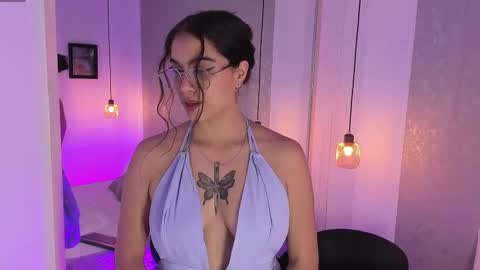 Sophia  online show from November 14, 2025, 4:55 am